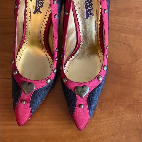 Black leather (“pony hair”) pointy toed high heeled pumps Size 7.5M. - Picture 9 of 11